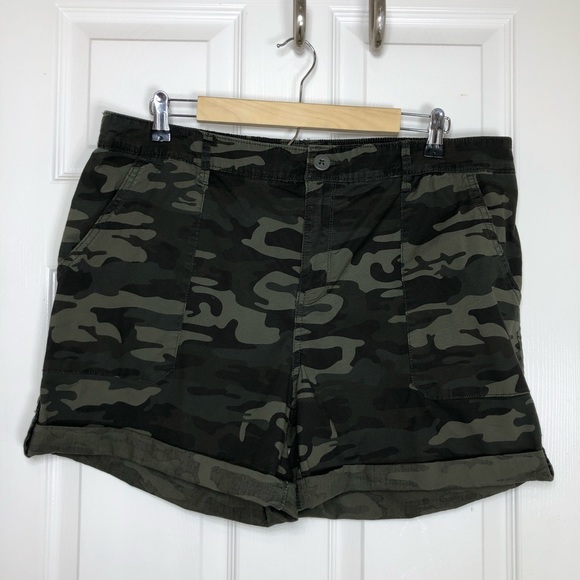Social Standard by Sanctuary Boardwalk Elastic Back Green Camo Cuffed Shorts XXL - Picture 2 of 15